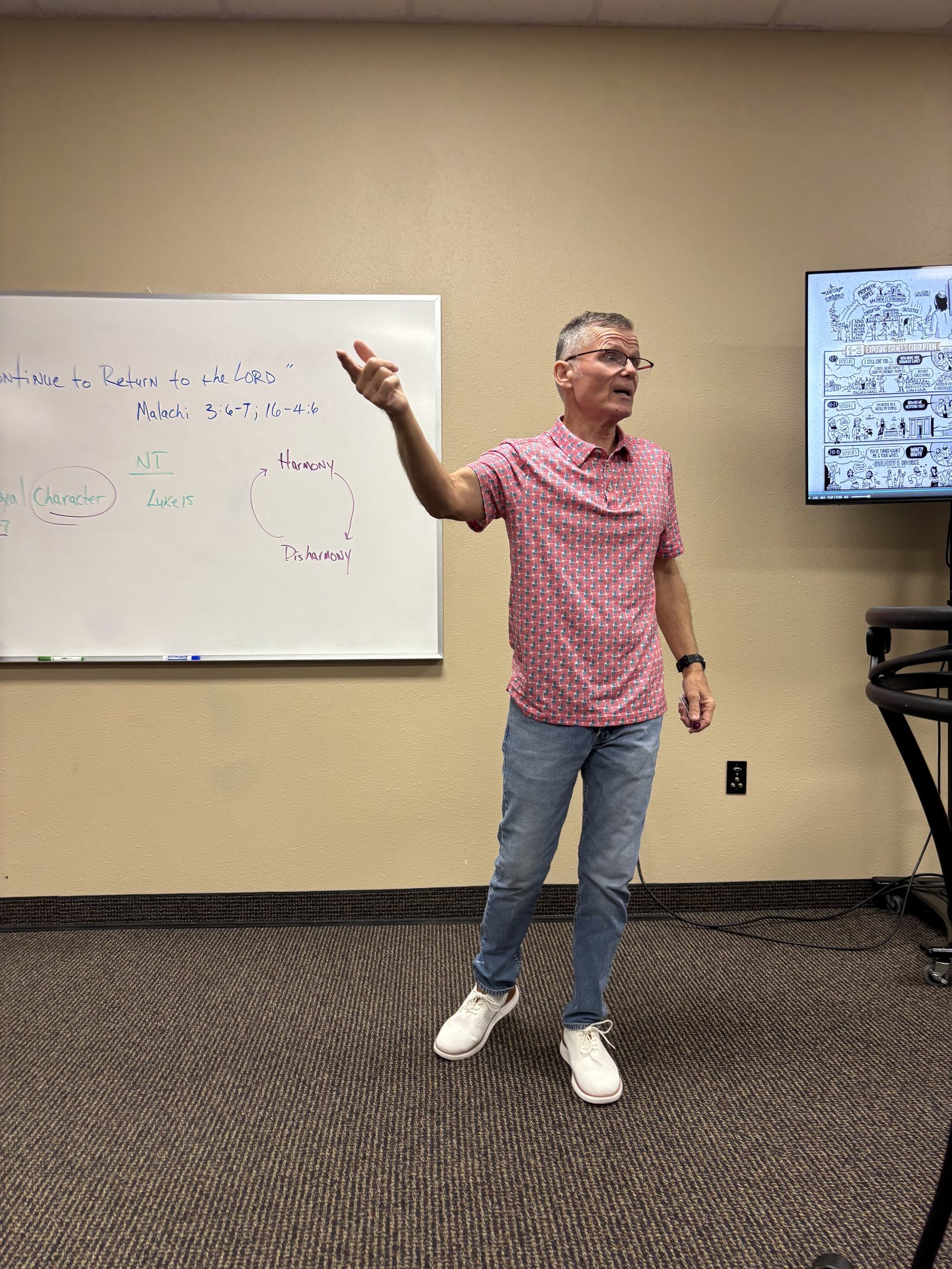 Leslie Gregory teaching a class
